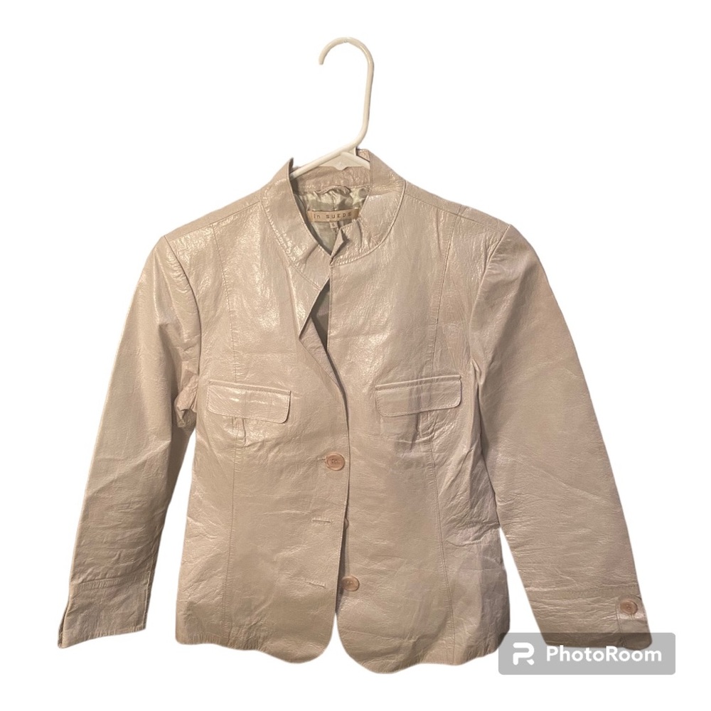 100% real leather cream color light weight women’s jacket size: small